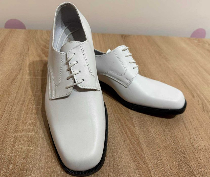 Чисто нови мъжки обувки от естествена кожа - 43 номер