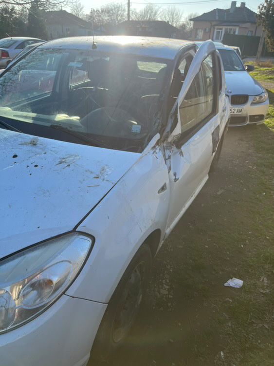 Dacia Sandero 1.4i със заводска газ 2010