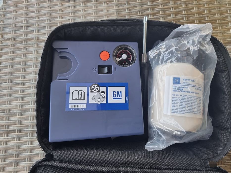 Compresor auto 12V umflat roti