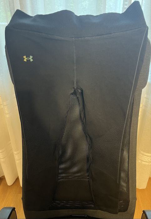 Клин Under Armour и сутиен Triumph по 10 лв