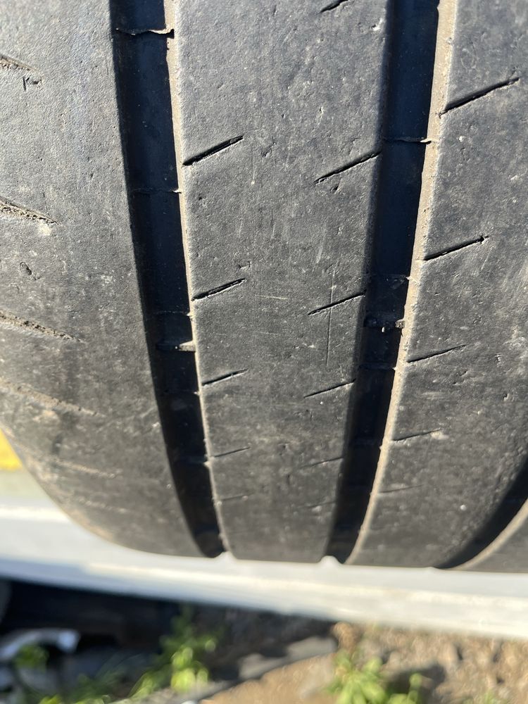 2 бр. гуми полу слик 305/30/20 Michelin DOT 4821 5 mm