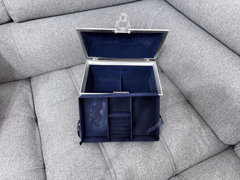 Cutie dijuterii din antimoniu