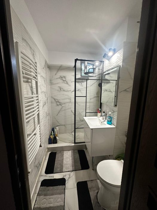 Inchiriez apartamnet 3 camere . Direct proprietar