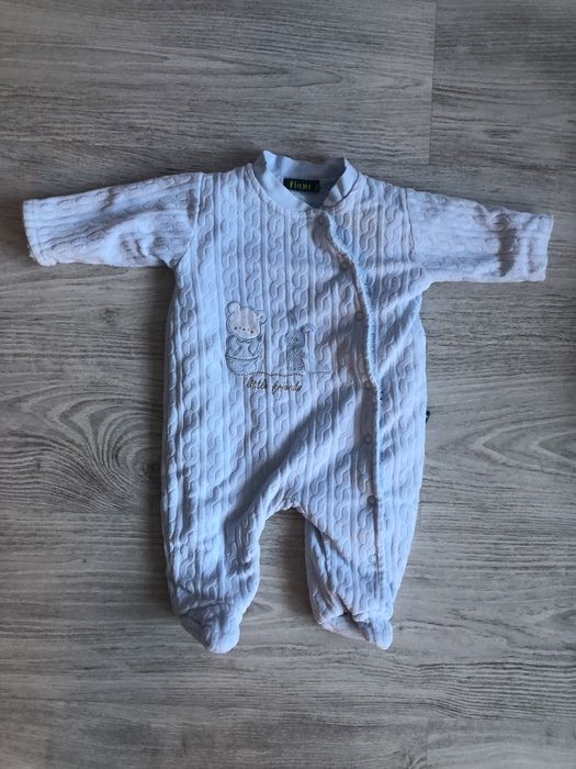 Vand haine iarna bebelus 0-12 luni (combinezon, geaca, pulover)