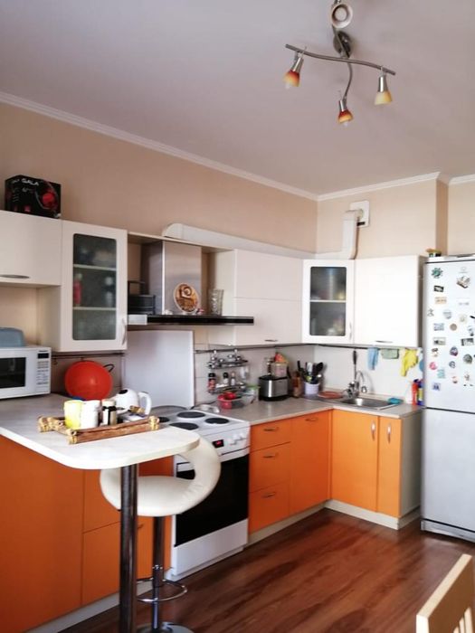 Возьмем на подселение девушку