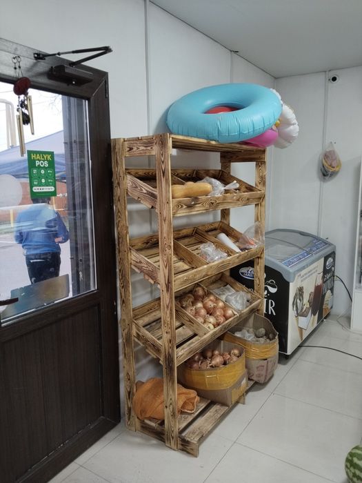 Продуктовый магазин возле конечной остановки