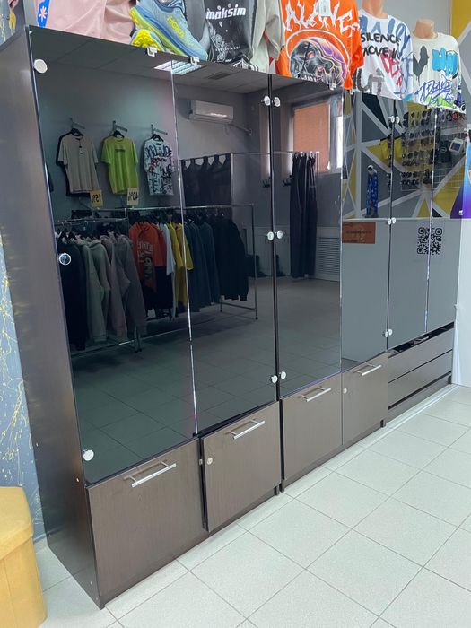 Шкафы витрины.