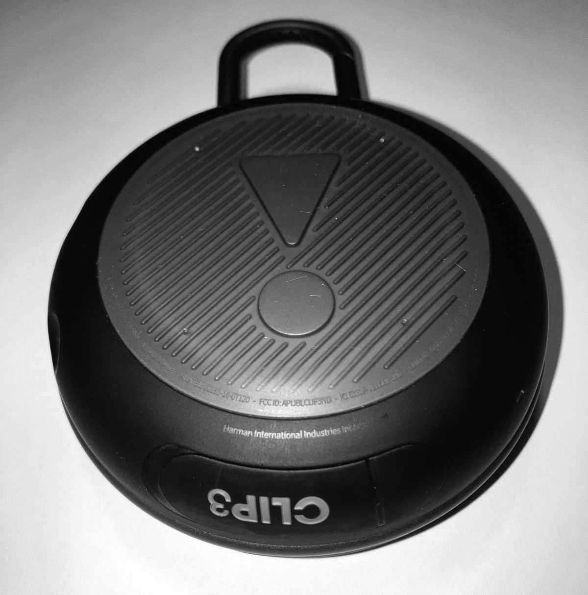 Продавам преносима колонка JBL Clip 3