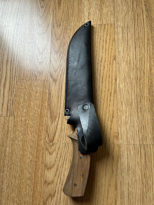 Ръчно изработен ловен нож – дървена дръжка + кожена кания
