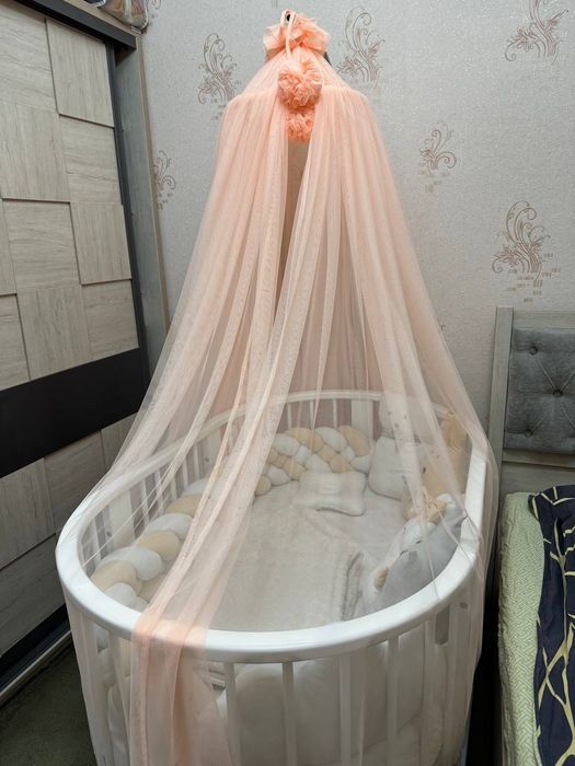 продаю детскую кроватку с игрушками