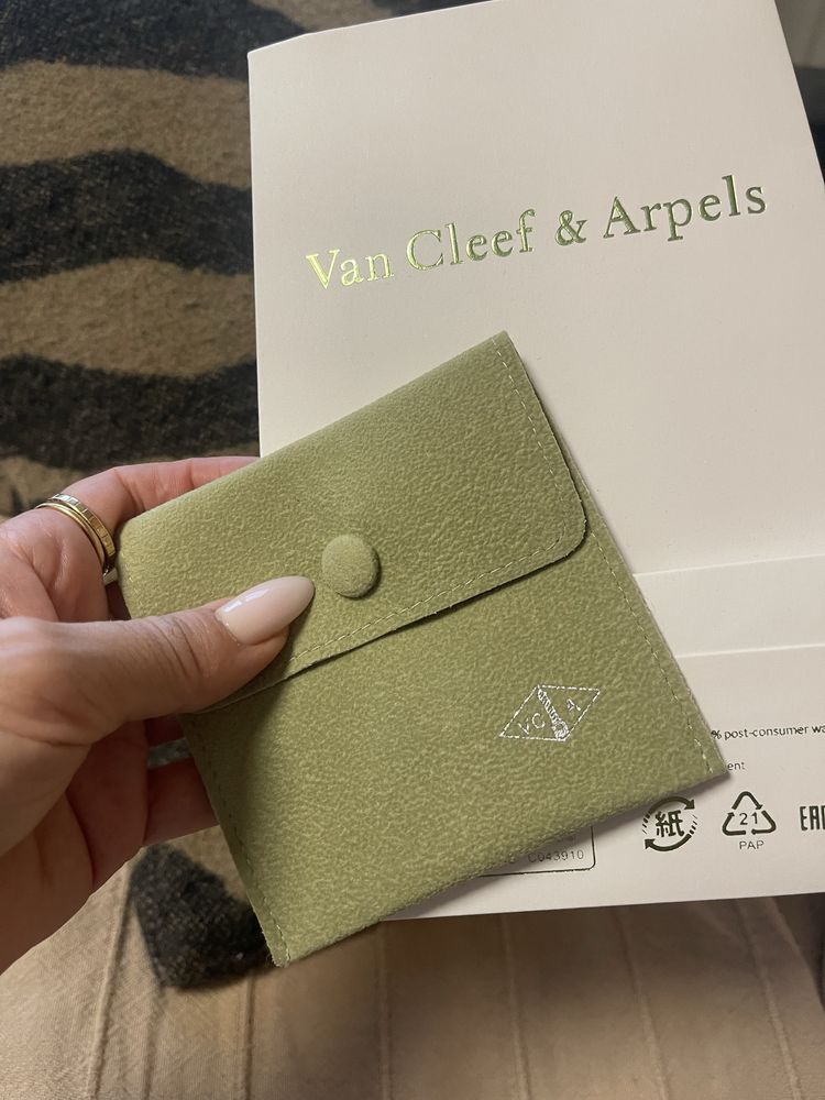 Позлатени колиета sweet Alhambra by Van Cleef & Arpels