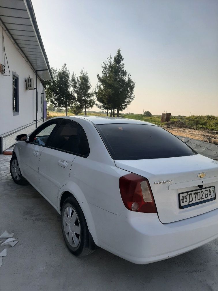 LASETTI 1.8 sotiladi