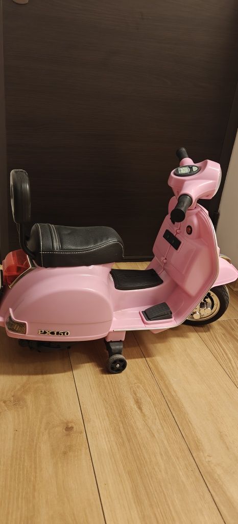 Scuter electric copiii VESPA (fetițe)