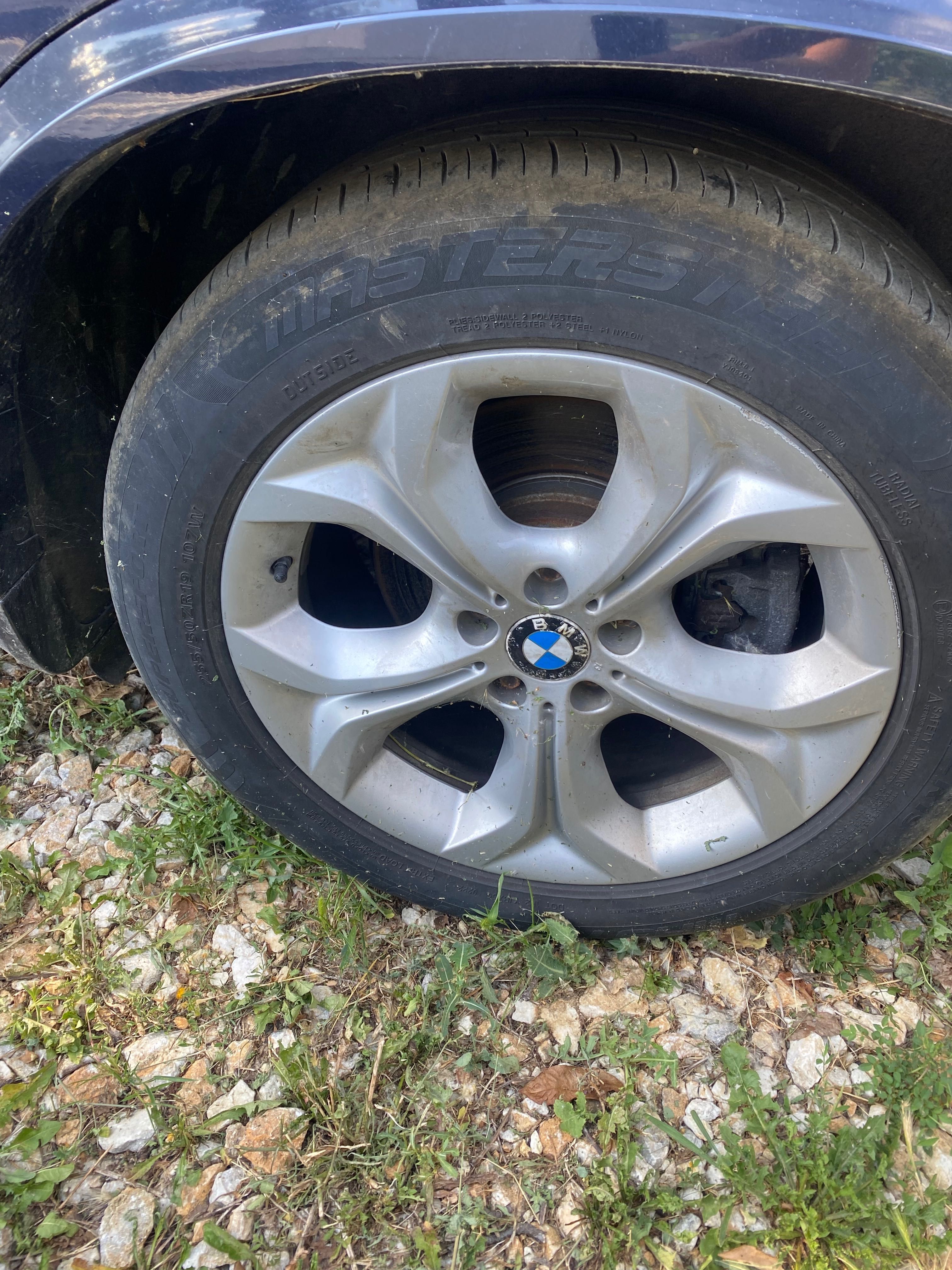 Bmw x5 e70 гуми с джанти 19”