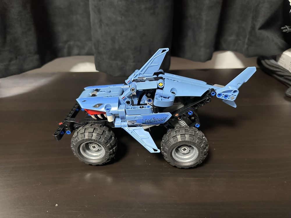 Lego Technic 42136 и Monster Jam 42150, 42134, 42118 с подарък