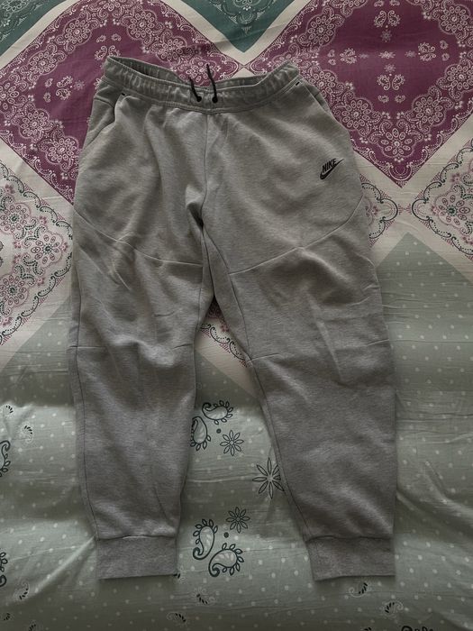 Pantaloni Nike Tech