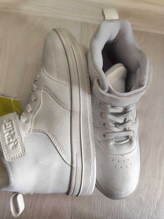 Нови високи кецове Primigi от естествена кожа за момче- номер 31 и 36