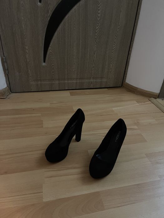 Pantofi cu toc negru eleganți noi nepurtati