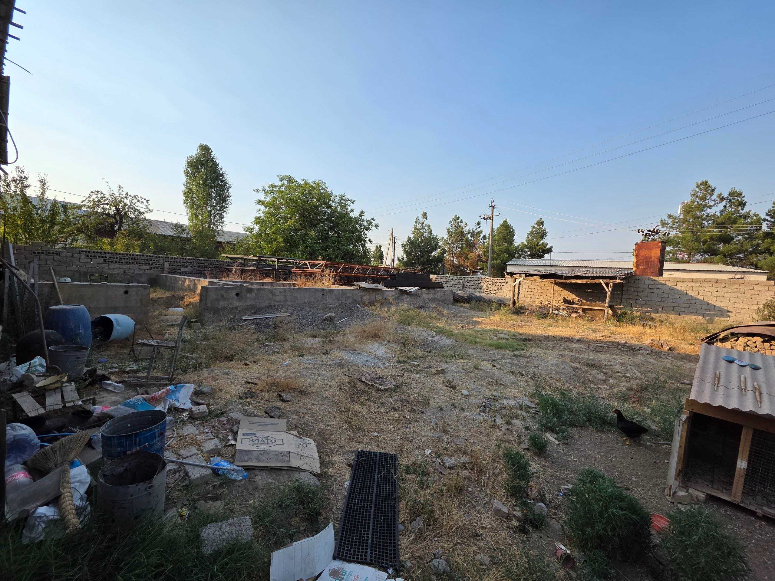Участок Яшнабат, 8 соток, фасад 20×40 

Yashnabot, 8 sotix yer