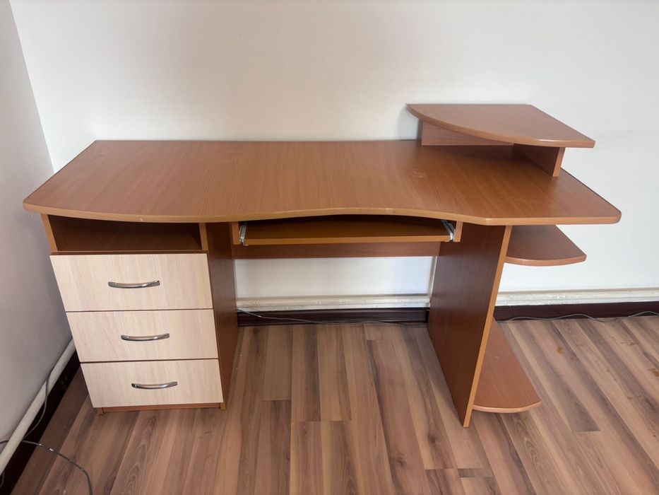 Продам стол компьютерный