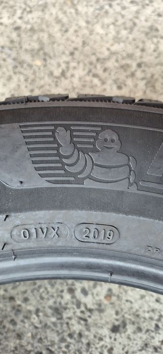 4 anvelope iarna Michelin 235/60/17,dot 2019.Pretul este pe bucata.