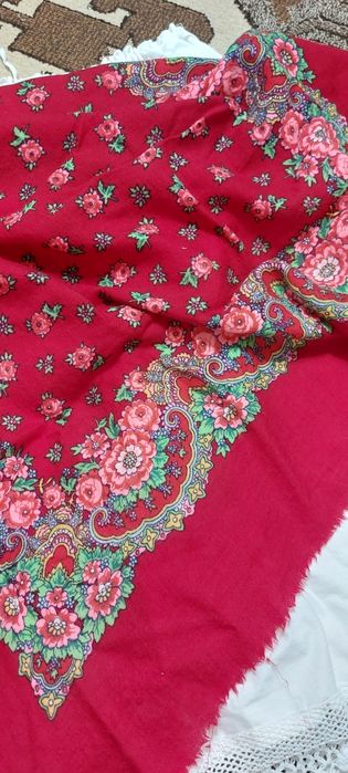 Poale albe cu dantela