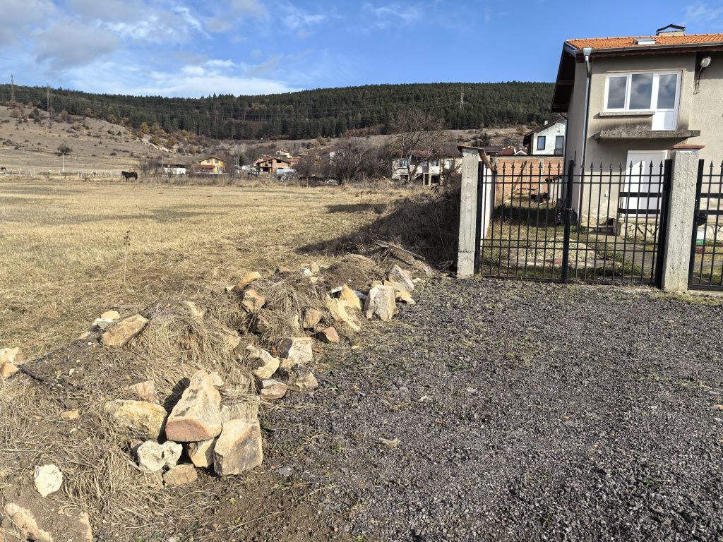 Имот ( нива) в с. Саранци
