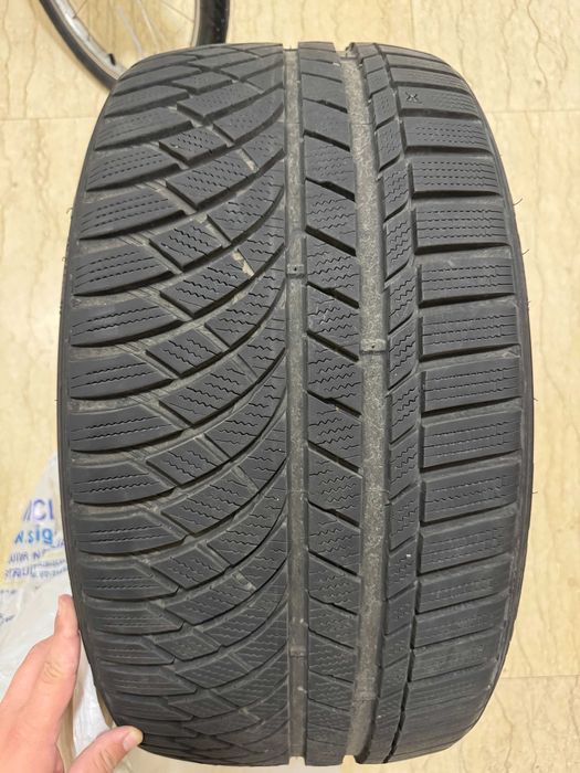 Set 4 anvelope iarnă KUMHO aproape noi – 2x 275/35 R20 + 2x 245/40 R20