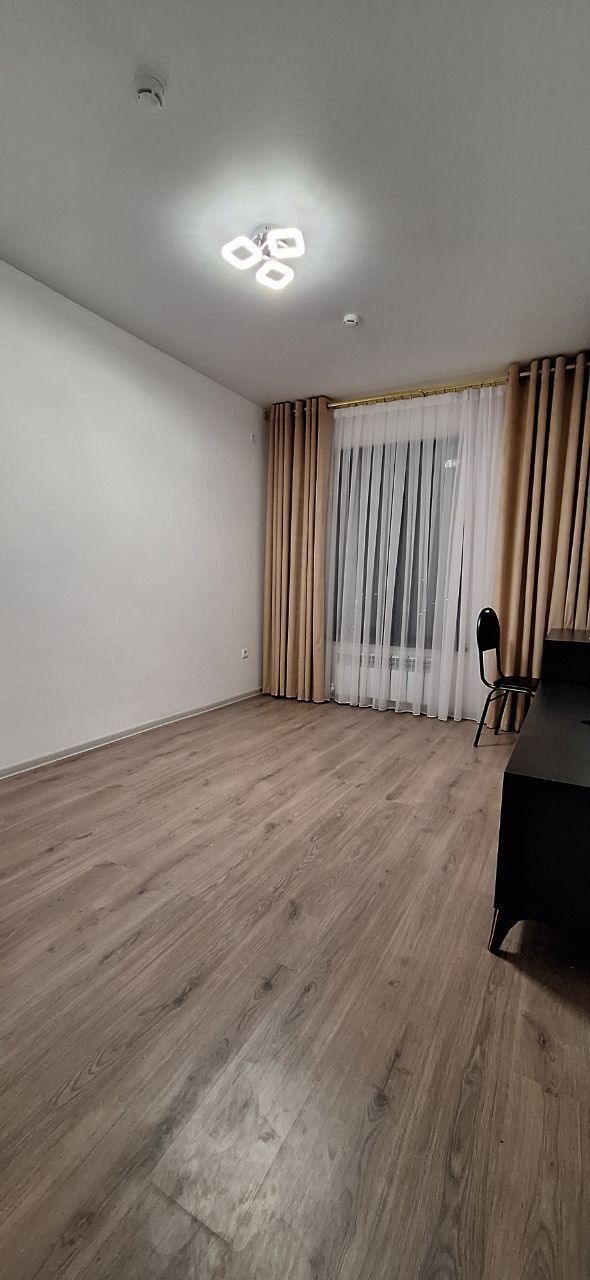 1 xonali kvartira skverga 15 minutli yo'l 450$