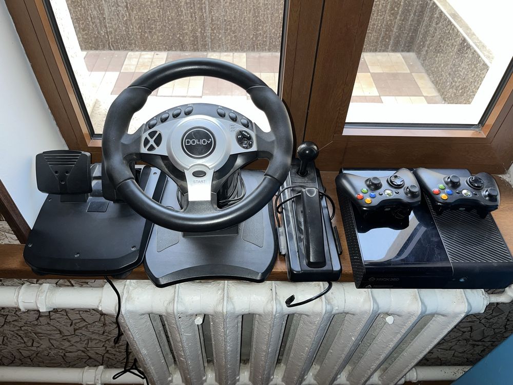 Xbox 360 , 2 геймпада , руль и остальные аксессуар