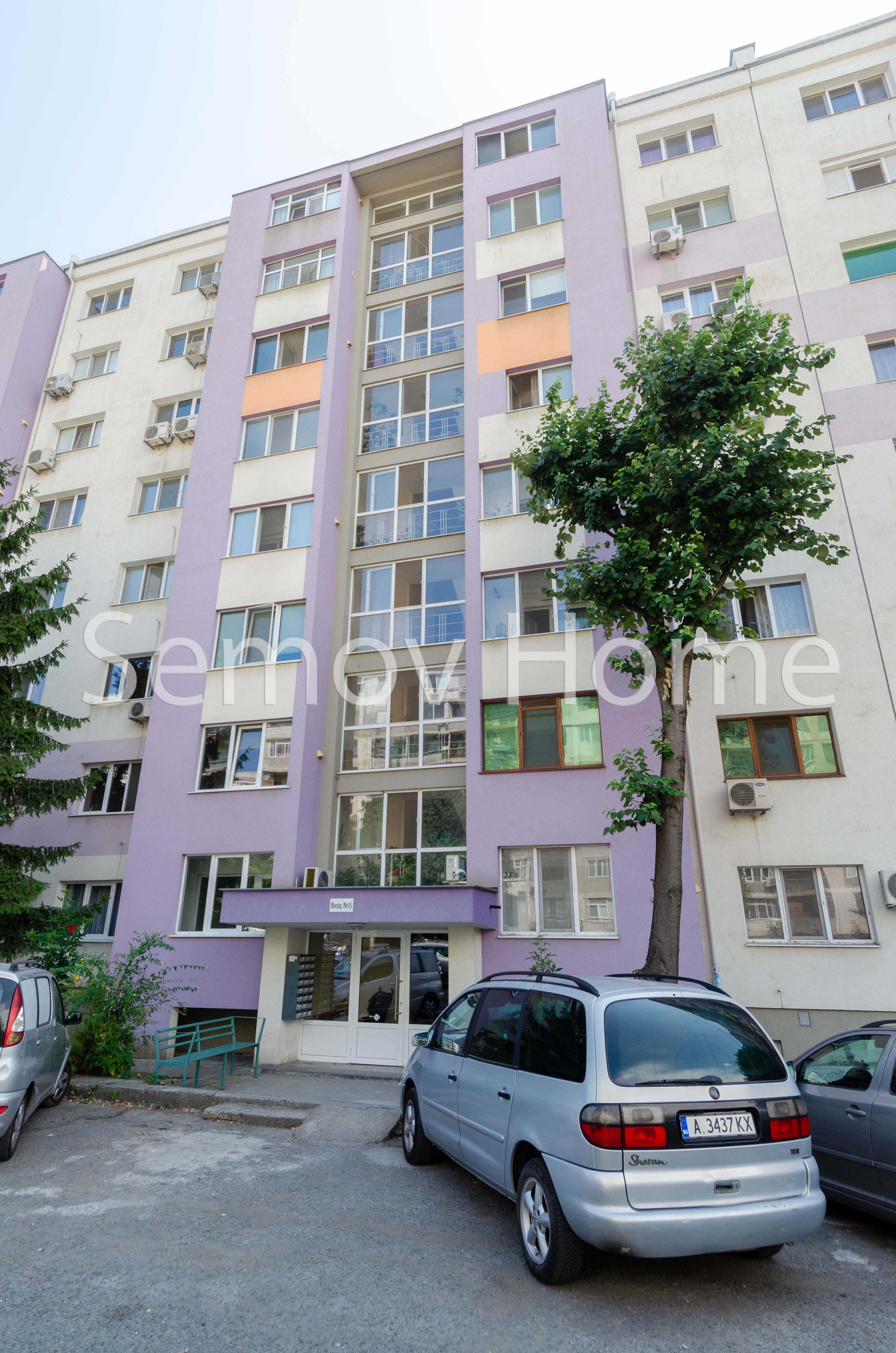Продавам апартамент с две спални в саниран блок в ж/к Славейков
