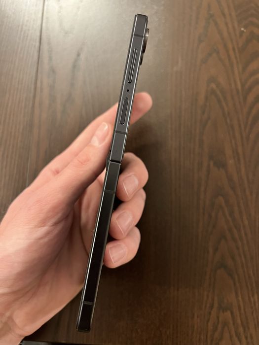 Telefon mobil Samsung Galaxy Z Flip7, 12GB RAM, 512GB, 5G, Jetblack