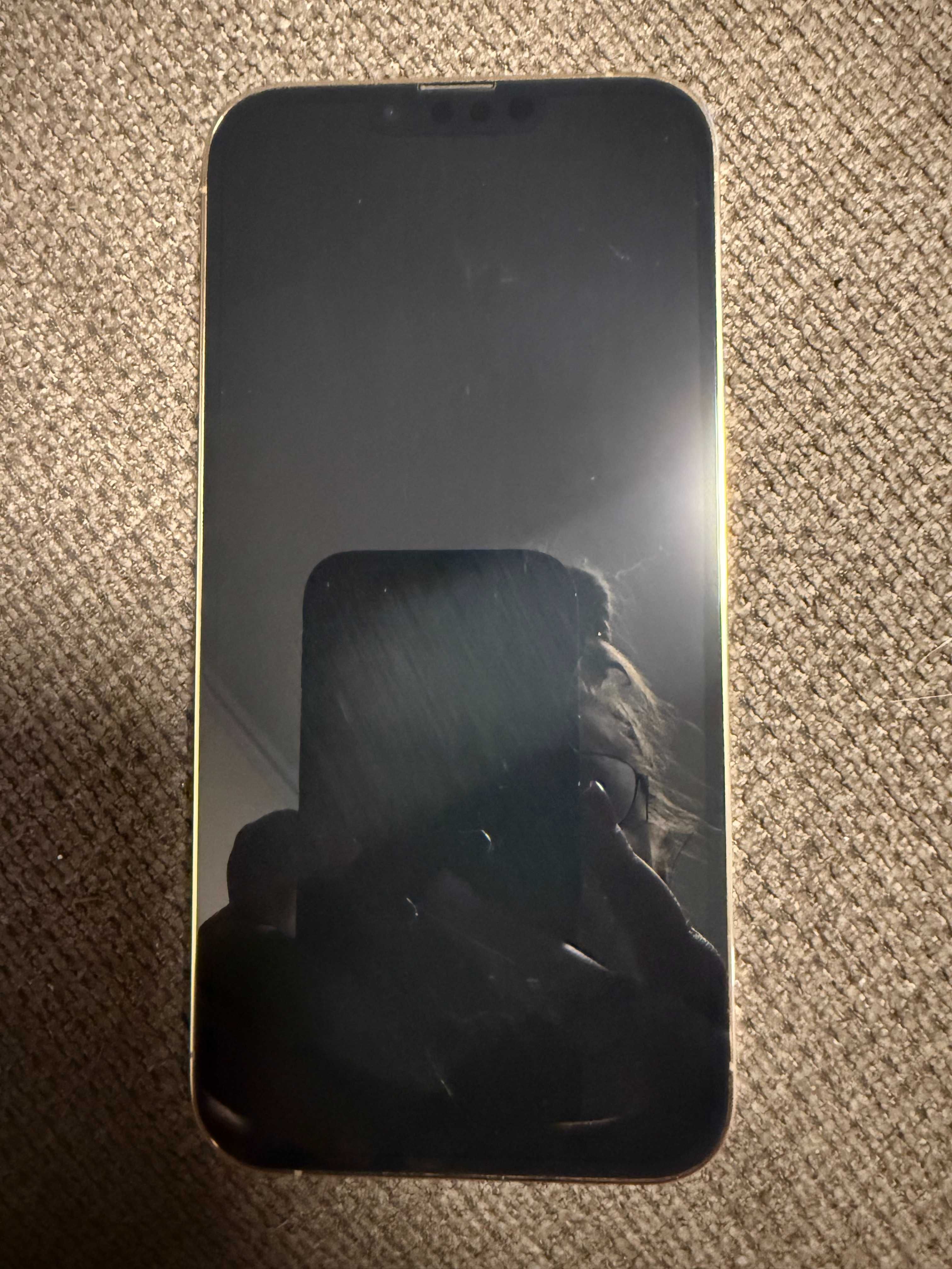 iPhone 13 Pro Max 128GB + 15бр. калъфи и стъклен протектор