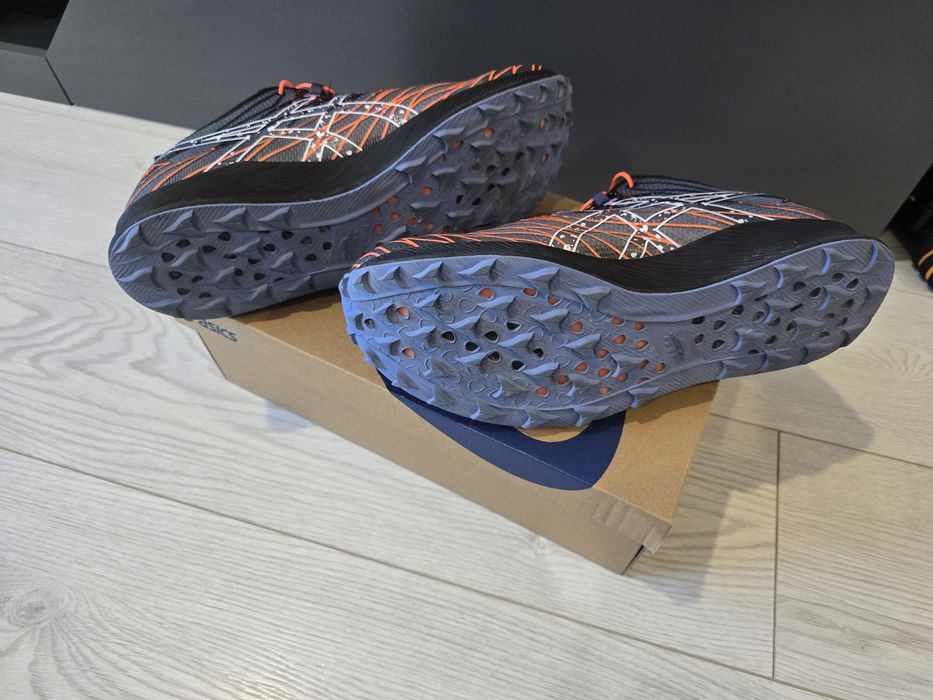 Оригиналнк маратонки asics 48 размер, UK 12