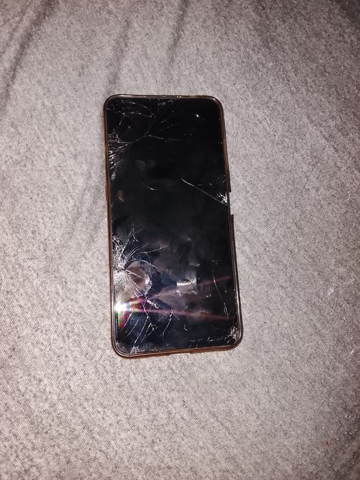 Vând redmi a 9 .cine îl vrea să-mi de-a mesaj