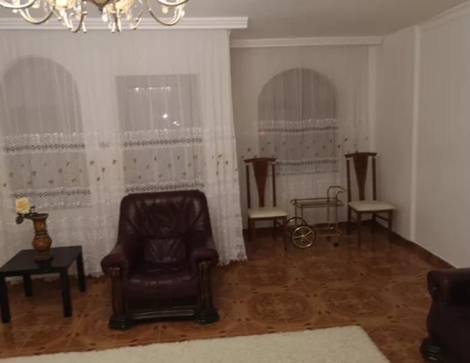 Дава се под наем Тристаен апартамент в Пловдив, Старият град - 105 кв.м за 575 € - Снимка #4
