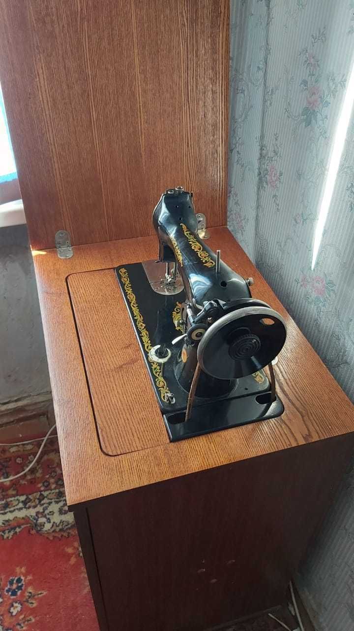 Продам швейную машину
