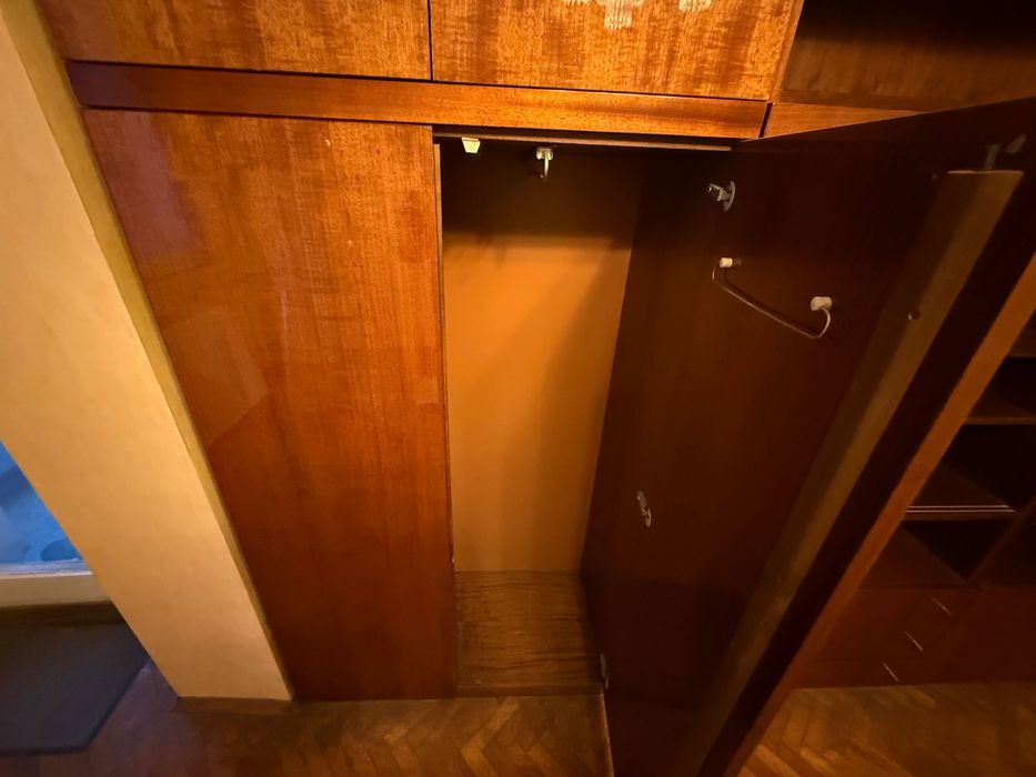 Ретро холна секция с модул за телевизор