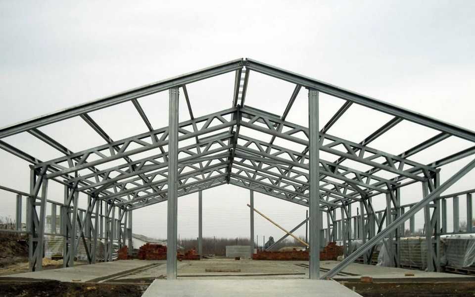 Construim Garaje Auto din structura metalica si panou sandwich izolat