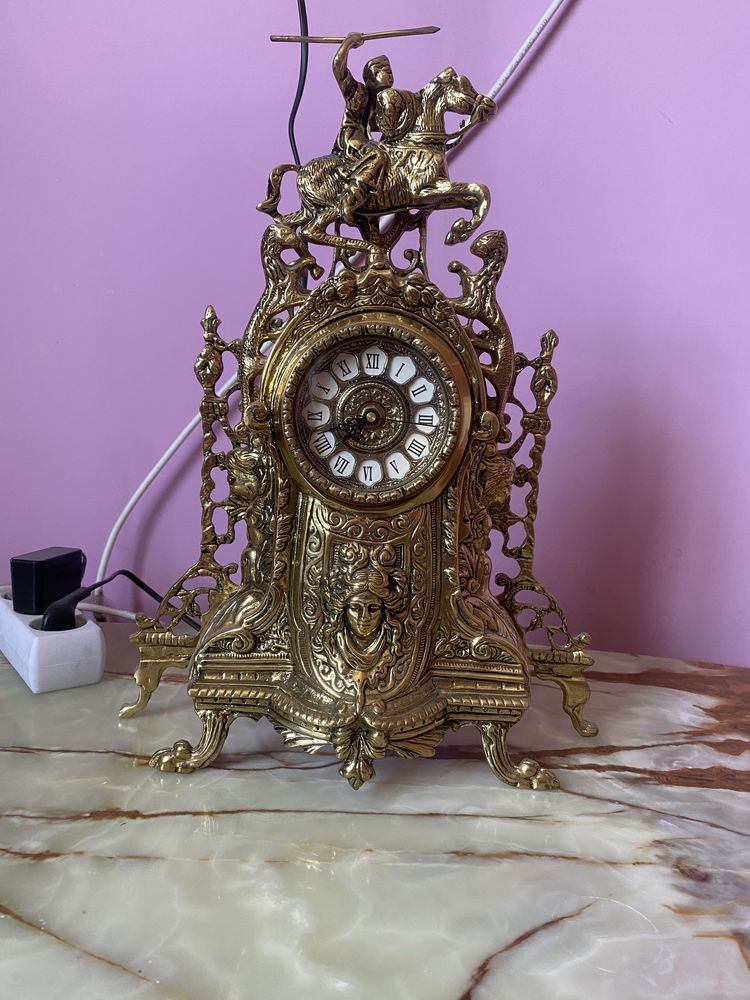 Masă de bronz si ceas bronz