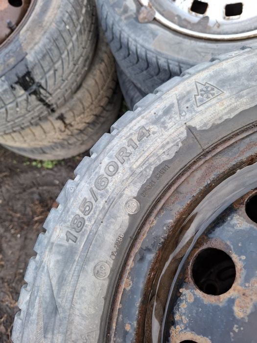 Vand 2 sau 4 jante R 14 ford focus 1 fiesta +anvelope 185 60 14 iarna