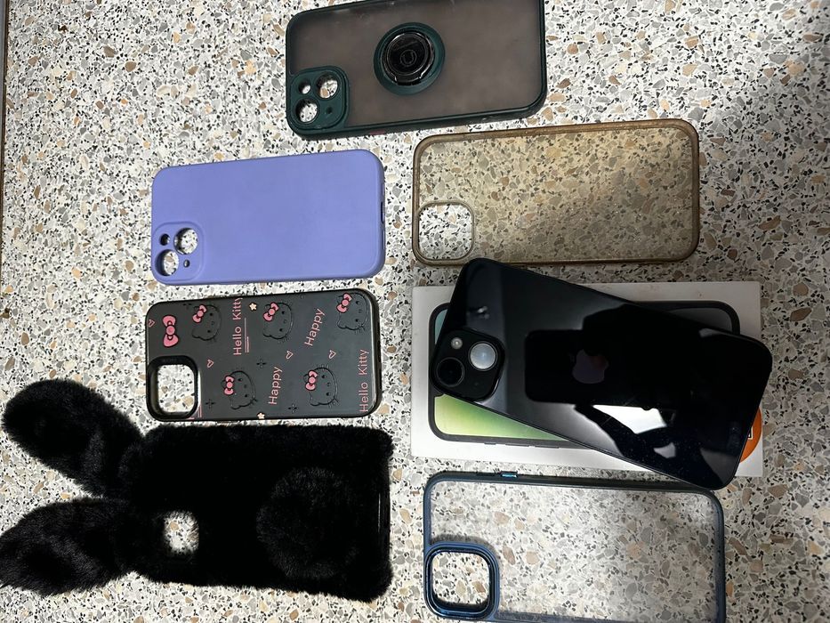 Vand iphone 14 cu 6 huse