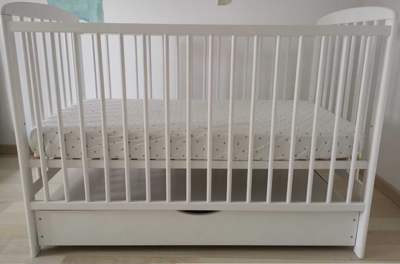 BabyNeeds - Patut din lemn Ola 120x60 cm, Cu sertar cu capac, Alb