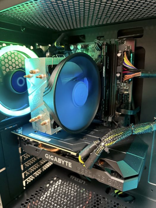 Vand Calculator si Monitor Gaming