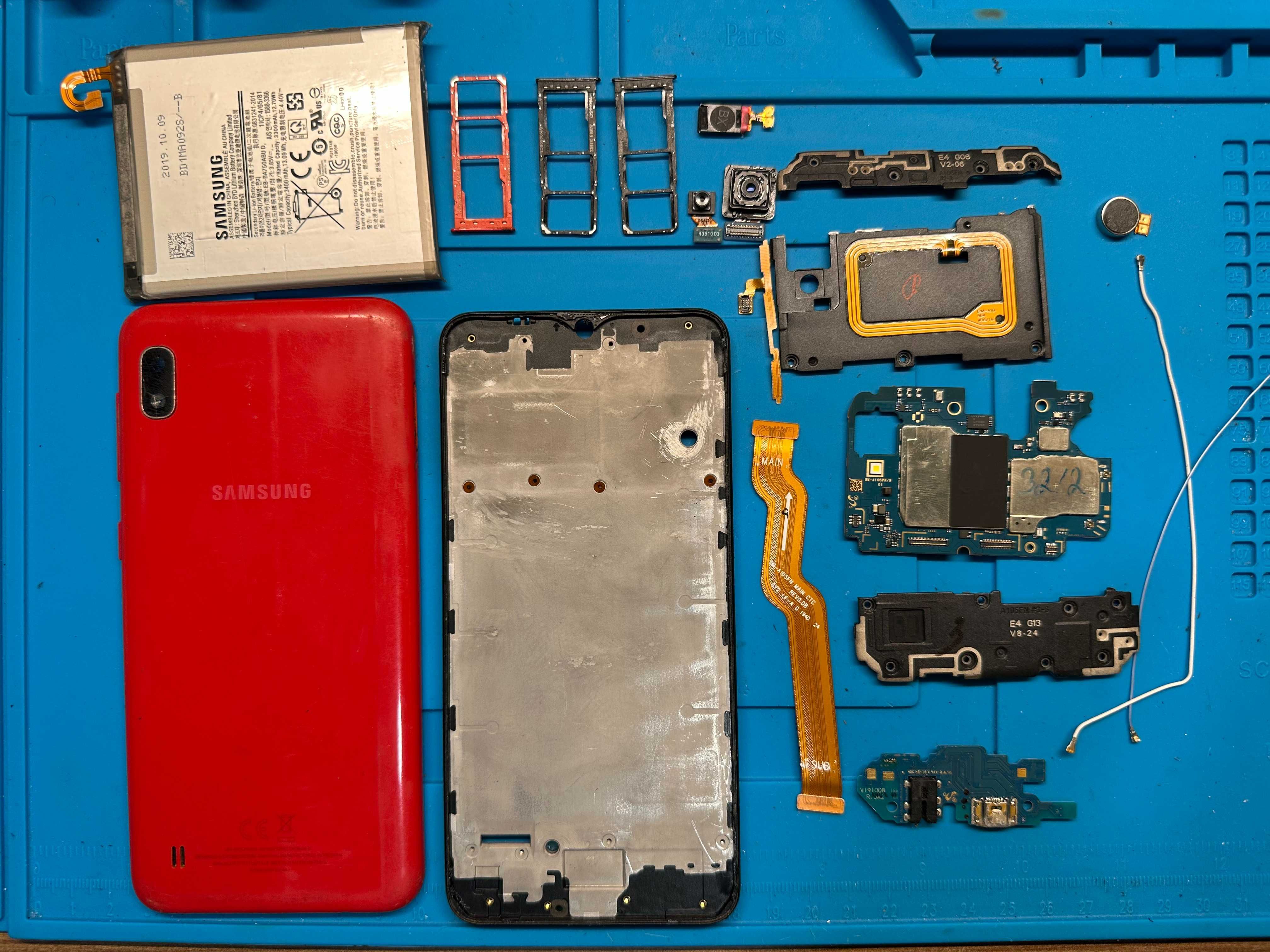 Samsung Galaxy A10 на части