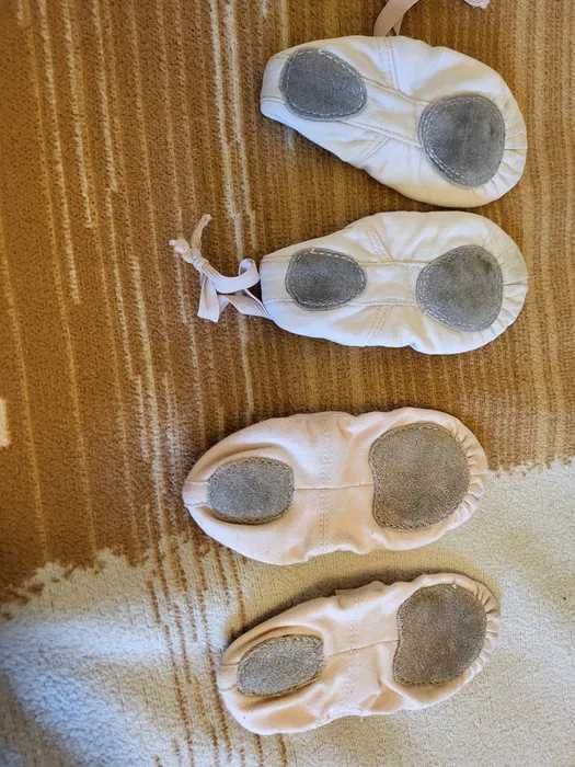 Cipici demi poante/flexibili de dans, balet-ambele perechi 30 lei