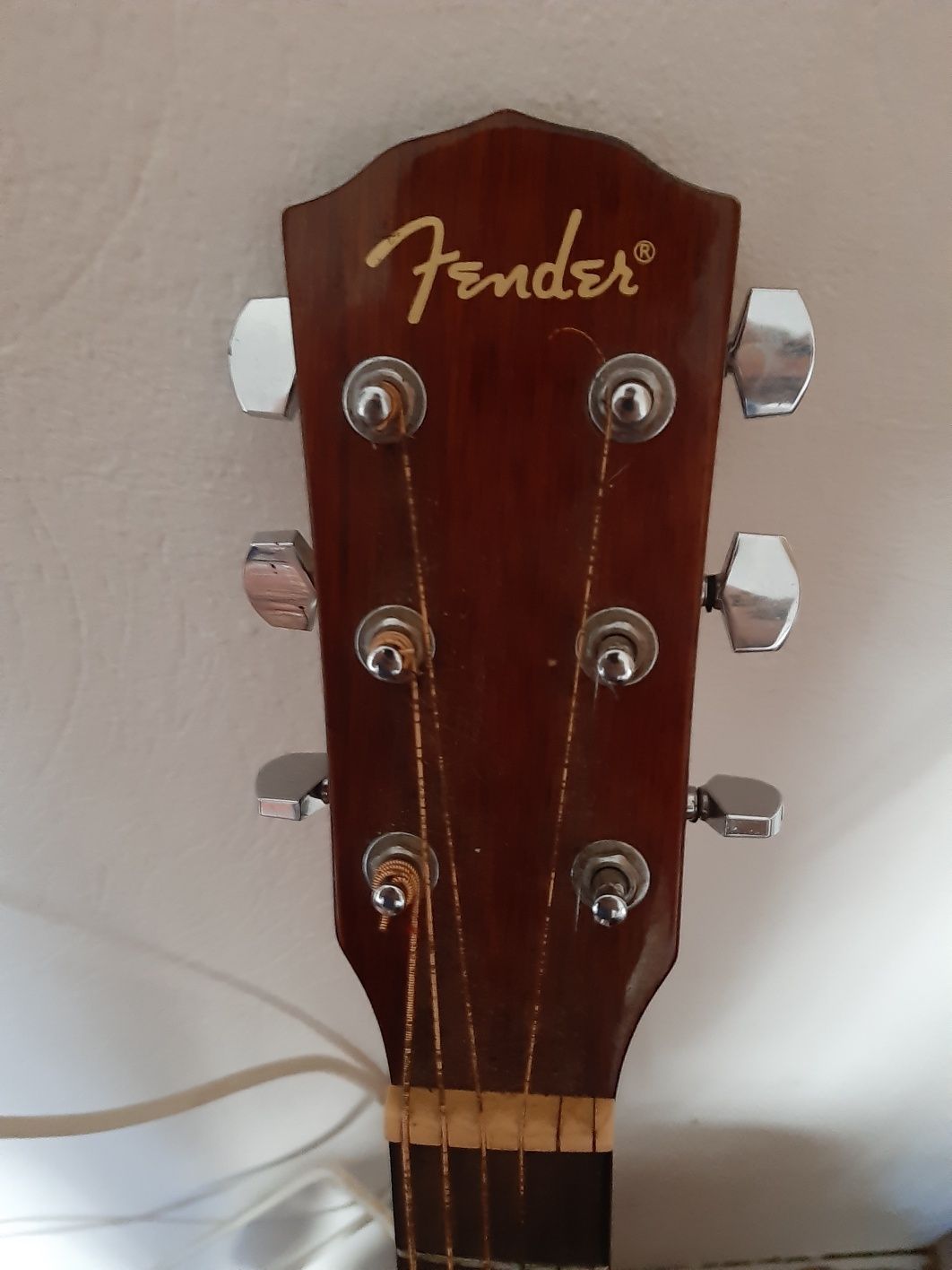 Vand chitară acustică de la fender