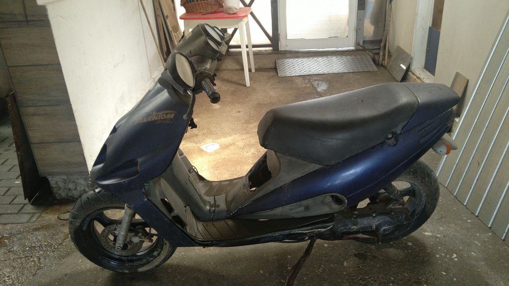 Vind 2 scutere 2500 lei