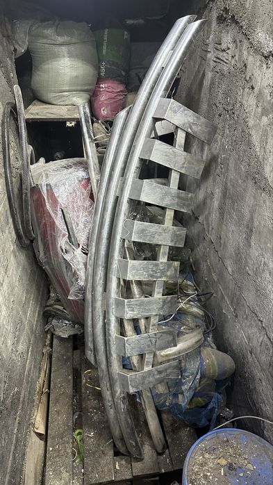 Кенгурятник 2 шт  на какой автомобиль не знаю