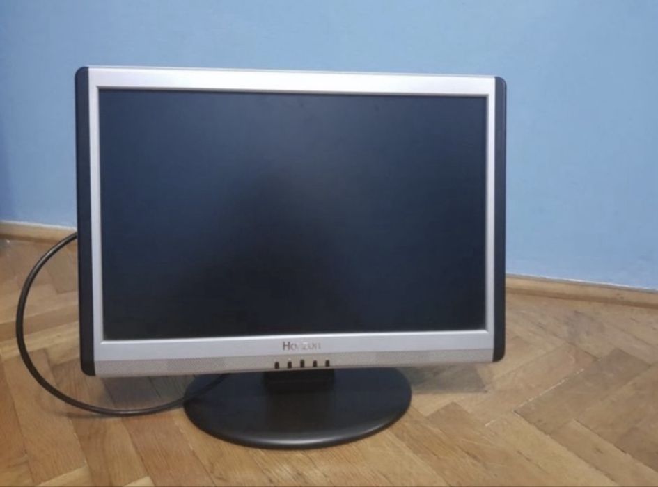 Vand monitoare si tastatura
